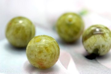 【再生と希望の石】蛇紋石（サーペンティン）粒売り 約12mm  天然石パワーストーン通販 ジュ・オーヴの画像