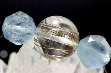 壮麗！金運 仕事運 ギャンブル運 くじ運アップ 魔除けブレスレット ゴールドルチルクォーツ＆ゴールドブラウンルチルクォーツ 大玉入り 天然石 パワーストーンの画像
