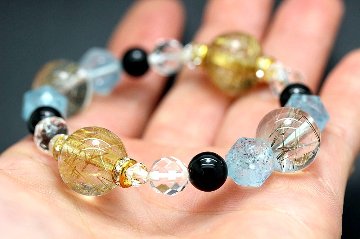 壮麗！金運 仕事運 ギャンブル運 くじ運アップ 魔除けブレスレット ゴールドルチルクォーツ＆ゴールドブラウンルチルクォーツ 大玉入り 天然石 パワーストーンの画像