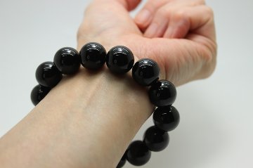 周囲からの邪気を跳ね返す！ 最強パワーを秘めたチベット産モリオン（黒水晶）ブレスレット 大玉約15ミリ AAAAランク天然石 パワーストーンの画像