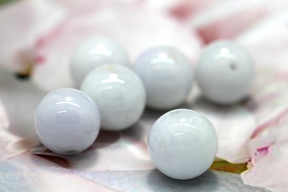 【大玉】ラベンダー翡翠 13.5mm 粒売り｜平和・癒しを呼ぶ  天然石パワーストーン 通販 ジュ・オーヴの画像