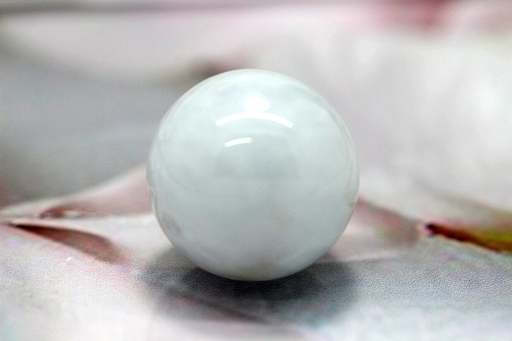 【大玉】ラベンダー翡翠 13.5mm 粒売り｜平和・癒しを呼ぶ  天然石パワーストーン 通販 ジュ・オーヴの画像