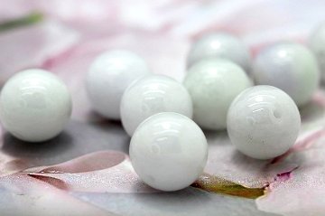 大玉！平和を呼び込む聖なるラベンダー翡翠 粒売り 約13.5ミリ 天然石 パワーストーンの画像