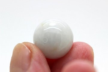 大玉！平和を呼び込む聖なるラベンダー翡翠 粒売り 約13.5ミリ 天然石 パワーストーンの画像