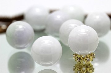 大玉！平和を呼び込む聖なるラベンダー翡翠 粒売り 約13.5ミリ 天然石 パワーストーンの画像