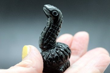 金運・健康・開運・魔除け｜ブラックオブシディアン 蛇彫刻 モチーフ置物｜天然石 パワーストーン 通販 ジュ・オーヴの画像