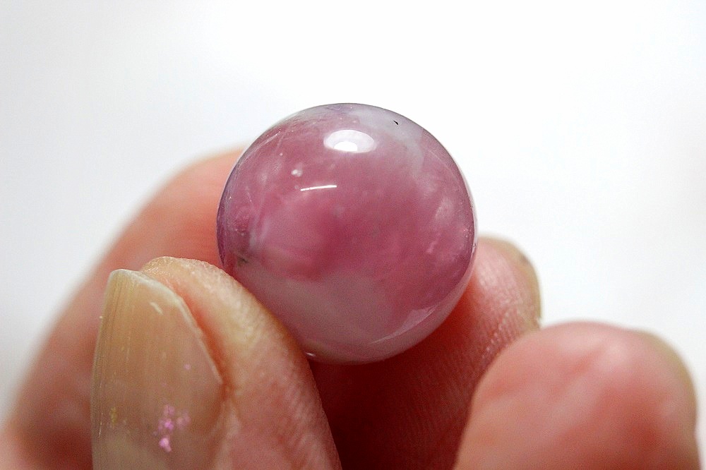 魅了する！愛と情熱をもたらす シャルマン（ルベライト入りピンクトルマリンシリカAAA） 約14〜14.5mm 大玉 粒売り 天然石 パワーストーン 通販 ジュ・オーヴの画像