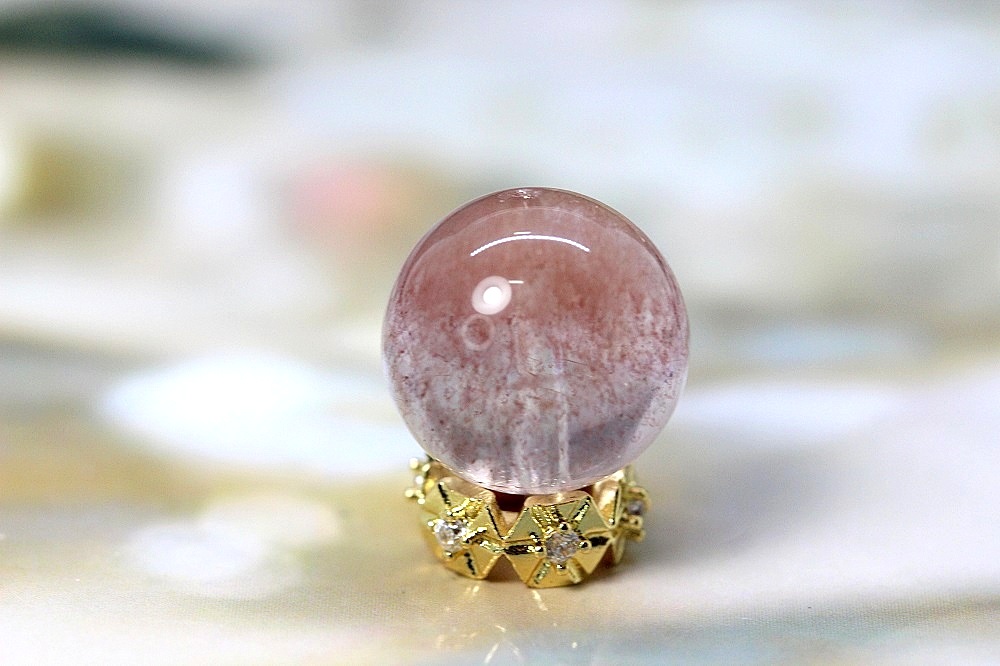 【完売】世界にひとつ【1点限り】愛と魅力の石 ストロベリークォーツ 粒売り 約12mm  愛を独り占め✨ 魅力と華やぎをもたらす魔法のストーン　天然石 パワーストーン 通販 ジュ・オーヴの画像