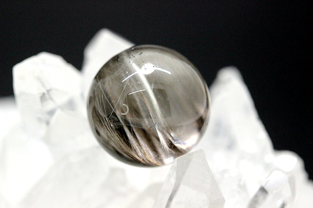 ＜完売＞【1石限定】金運の頂点へ導くプラチナルチルクォーツ 約12mm｜成功・人脈・魂の成長をもたらす奇跡のルチル｜天然石パワーストーン通販 ジュ・オーヴの画像