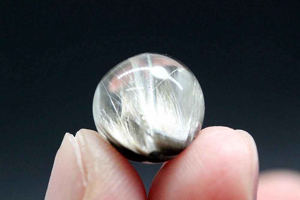＜完売＞【1石限定】金運の頂点へ導くプラチナルチルクォーツ 約12mm｜成功・人脈・魂の成長をもたらす奇跡のルチル｜天然石パワーストーン通販 ジュ・オーヴの画像