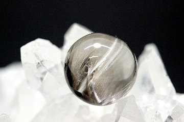 ＜完売＞【1石限定】金運の頂点へ導くプラチナルチルクォーツ 約12mm｜成功・人脈・魂の成長をもたらす奇跡のルチル｜天然石パワーストーン通販 ジュ・オーヴの画像