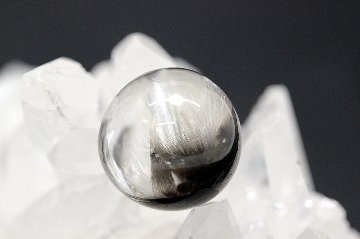 ＜完売＞【1石限定】金運の頂点へ導くプラチナルチルクォーツ 約12mm｜成功・人脈・魂の成長をもたらす奇跡のルチル｜天然石パワーストーン通販 ジュ・オーヴの画像