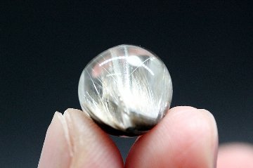 ＜完売＞【1石限定】金運の頂点へ導くプラチナルチルクォーツ 約12mm｜成功・人脈・魂の成長をもたらす奇跡のルチル｜天然石パワーストーン通販 ジュ・オーヴの画像