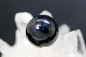 ＜完売＞邪気を砕き、運命を切り拓く――神鋼の守護石 アイアンクリソコラ ヘマタイト共生 粒売り 約12.5mm 天然石パワーストーン通販 ジュ・オーヴの画像