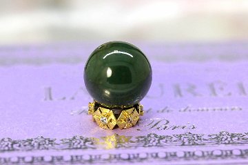 【完売】天と地の力を宿す ― 邪気を祓い、金運と生命力を高める聖なる翠玉 グリーン翡翠（エメラルドジェイド） 天然石パワーストーン 通販 ジュ・オーヴの画像