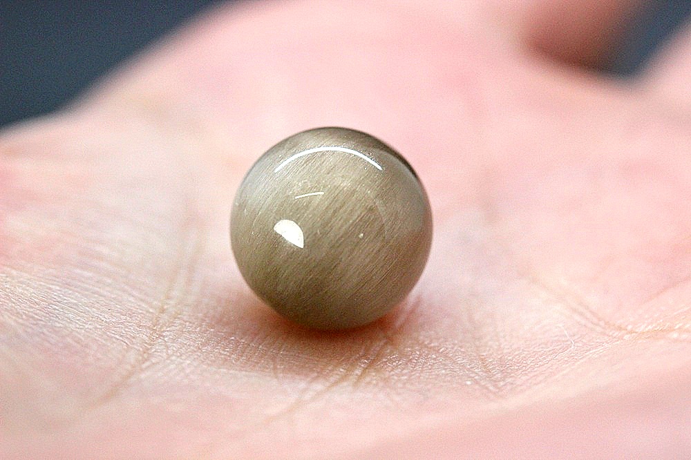 月神に選ばれし光 ― シルバームーンストーン 約11.5mm 粒売り｜恋愛成就・精神安定・女性の健康と魅力を守る 天然石パワーストーン通販 ジュ・オーヴの画像