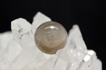 月神に選ばれし光 ― シルバームーンストーン 約11.5mm 粒売り｜恋愛成就・精神安定・女性の健康と魅力を守る 天然石パワーストーン通販 ジュ・オーヴの画像