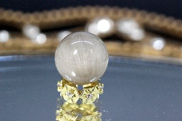 月神に選ばれし光 ― シルバームーンストーン 約11.5mm 粒売り｜恋愛成就・精神安定・女性の健康と魅力を守る 天然石パワーストーン通販 ジュ・オーヴの画像