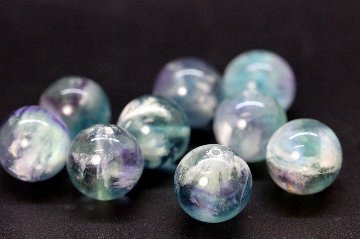 天使の羽が舞い降りた光 ― エンジェルフェザーフローライト 約13〜13.5mm 粒売り｜癒し・直感・集中力アップ 天然石パワーストーン通販 ジュ・オーヴの画像