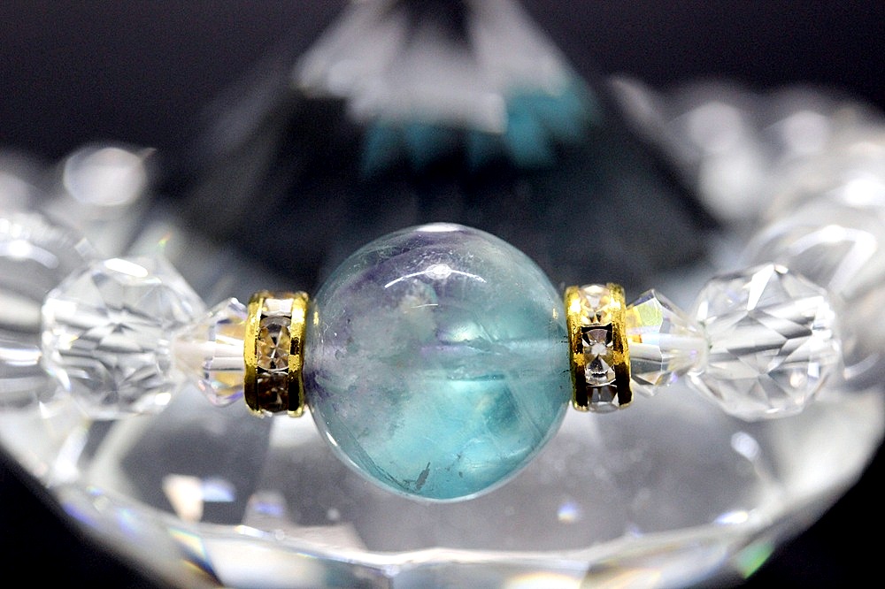 癒しと直感力を高める エンジェルフェザーフローライト＆クリスタルブレスレット