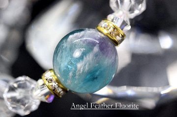天使の羽が舞う癒しの光 エンジェルフェザーフローライト＆水晶ブレスレット｜ヒーリング・スピリチュアル・直感力アップ 天然石パワーストーン通販 ジュ・オーヴの画像