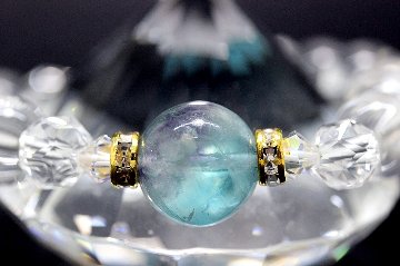 天使の羽が舞う癒しの光 エンジェルフェザーフローライト＆水晶ブレスレット｜ヒーリング・スピリチュアル・直感力アップ 天然石パワーストーン通販 ジュ・オーヴの画像