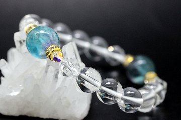 天使の羽が舞う癒しの光 エンジェルフェザーフローライト＆水晶ブレスレット｜ヒーリング・スピリチュアル・直感力アップ 天然石パワーストーン通販 ジュ・オーヴの画像