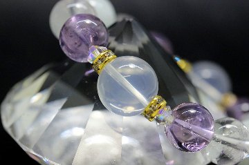 天耀（てんよう）ブレスレット｜K2ムーンクォーツ・翡翠・ラベンダーアメジスト｜魂を癒し愛を守る神聖なヒーリングブレスレット 天然石パワーストーン通販 ジュ・オーヴの画像