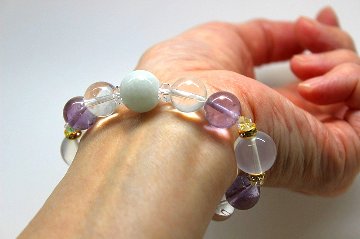 天耀（てんよう）ブレスレット｜K2ムーンクォーツ・翡翠・ラベンダーアメジスト｜魂を癒し愛を守る神聖なヒーリングブレスレット 天然石パワーストーン通販 ジュ・オーヴの画像