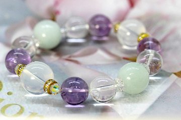 天耀（てんよう）ブレスレット｜K2ムーンクォーツ・翡翠・ラベンダーアメジスト｜魂を癒し愛を守る神聖なヒーリングブレスレット 天然石パワーストーン通販 ジュ・オーヴの画像