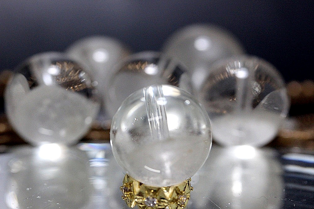 白影転生（はくえいてんせい）｜ホワイトファントムクォーツ 粒売り 約13〜13.5mm｜停滞突破・再生・金運上昇・守護｜天然石パワーストーン通販 ジュ・オーヴの画像