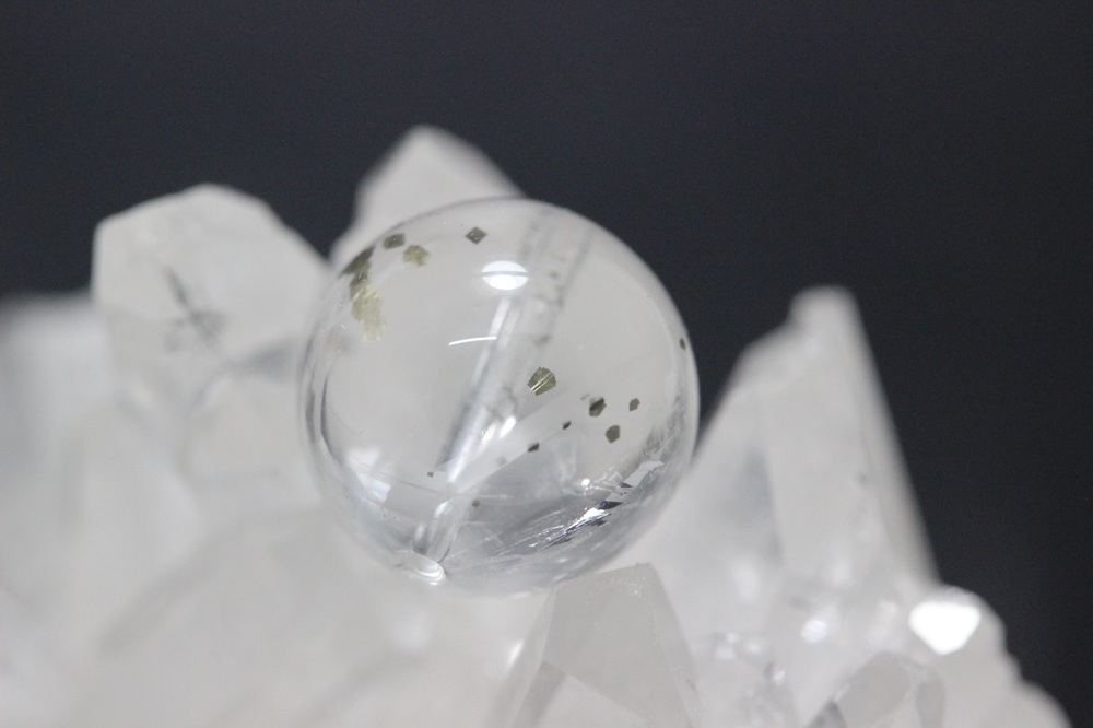 【完売】黄金の運命を呼び覚ます マーカサイトインクォーツ 粒売り 約12mm｜天然石パワーストーン通販 ジュ・オーヴの画像