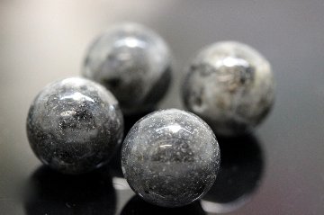 援軍ラルビカイト｜勝利・守護・逆転ストーン 粒売り 約12mm｜天然石パワーストーン通販 ジュ・オーヴの画像