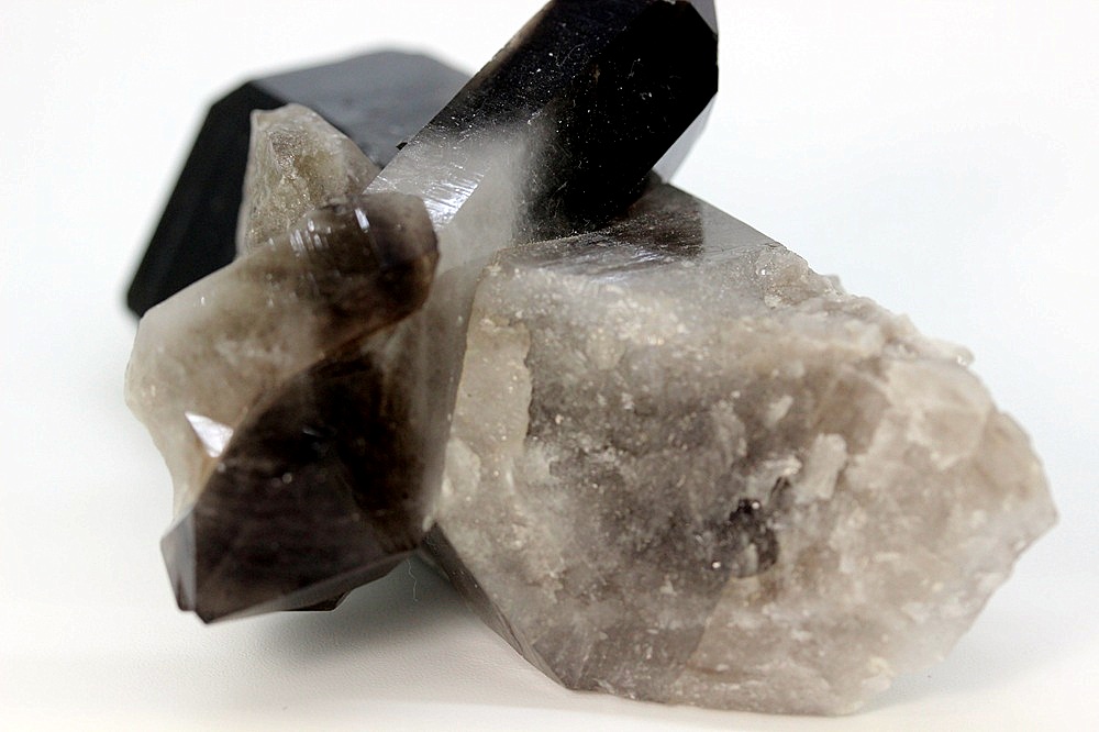 最強の守護と浄化 モリオン（黒水晶）クラスター 約10cm 天然石パワーストーン通販 ジュ・オーヴの画像
