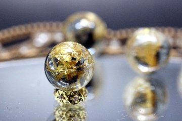 希少石！金運・財運・魔除け 八種の雷神が宿る 雷神タイチンルチル 粒売り 約14～14.5mm 大玉 天然石 パワーストーンの画像
