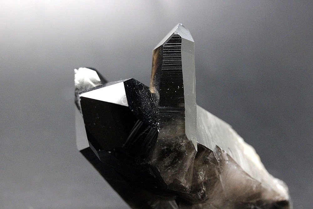 【完売】最強の守護と浄化 モリオン（黒水晶）クラスター 約7cm 天然石パワーストーン通販 ジュ・オーヴの画像