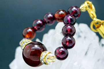 【Crimson Victory／クリムゾン・ヴィクトリー】勝利と成功を引き寄せる ガーネット ストラップ｜努力成就・生命力・魔除け｜天然石パワーストーン通販 ジュ・オーヴの画像
