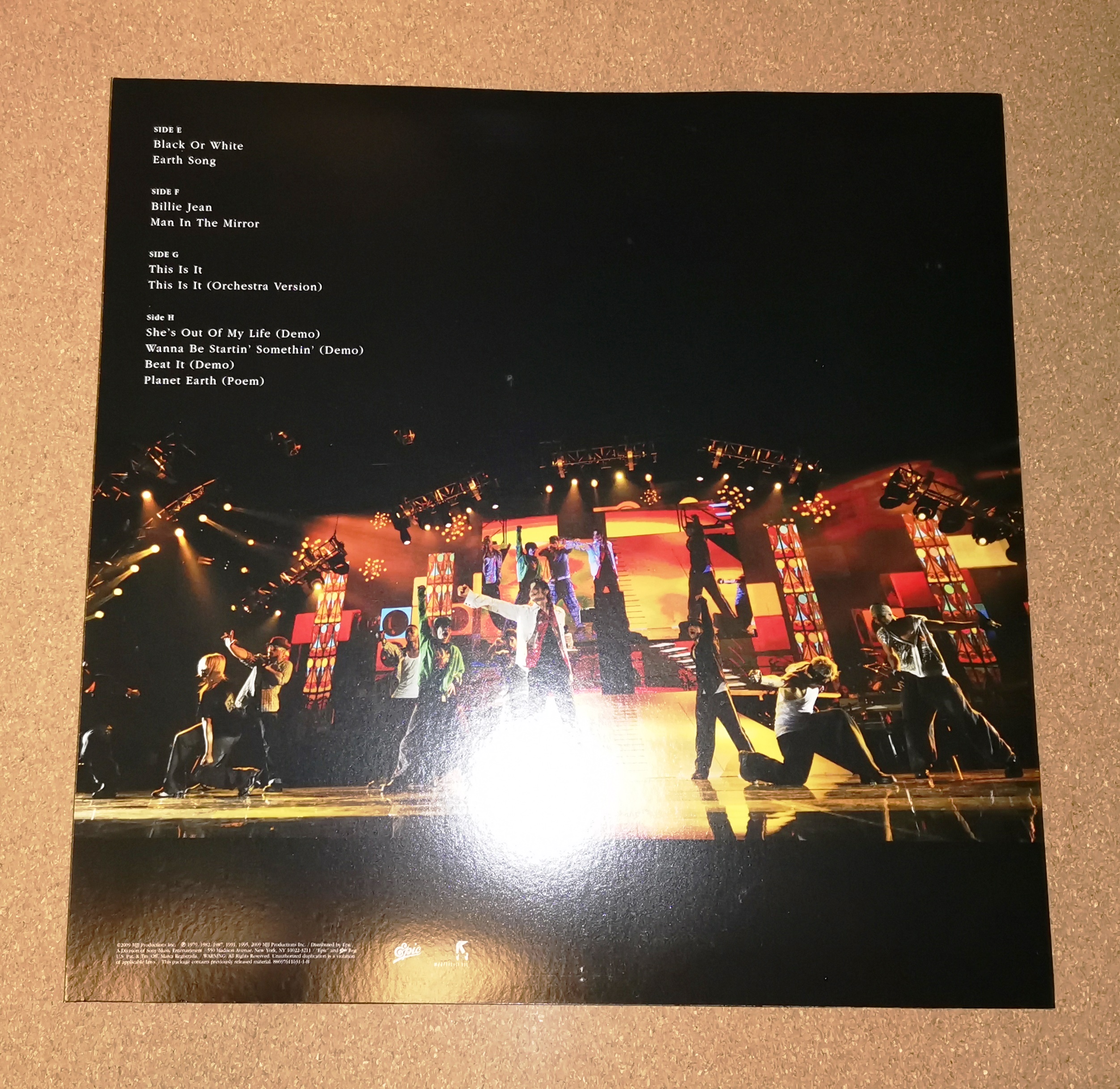 マイケルジャクソン &quot; This is it &quot; レコード 4枚組 + DVD s-l400.jpg