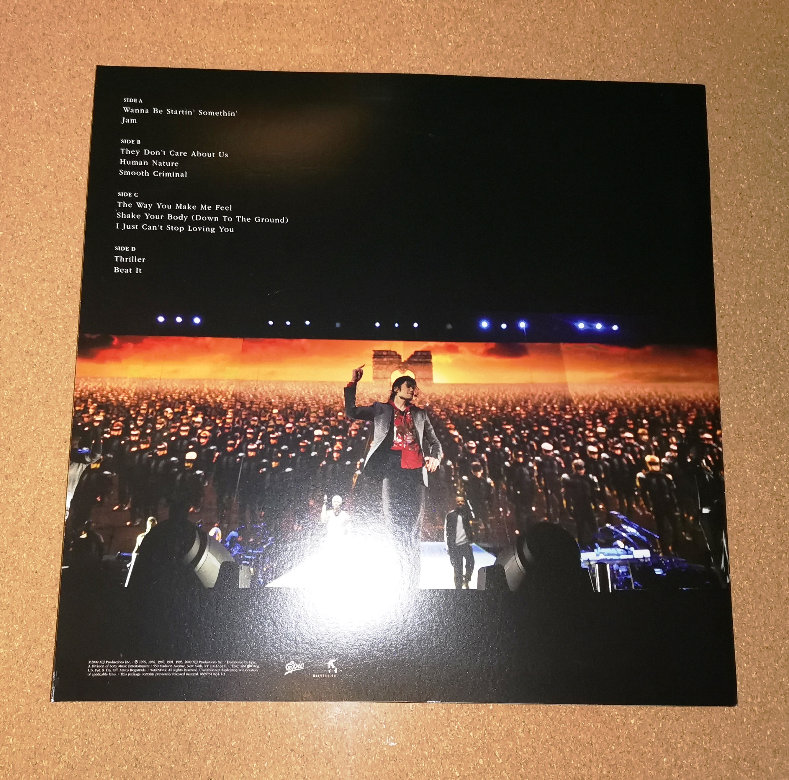 マイケルジャクソン &quot; This is it &quot; レコード 4枚組 + DVD MICHAEL JACKSON'S THIS IS IT 【特別限定版：4枚組LP】｜横浜