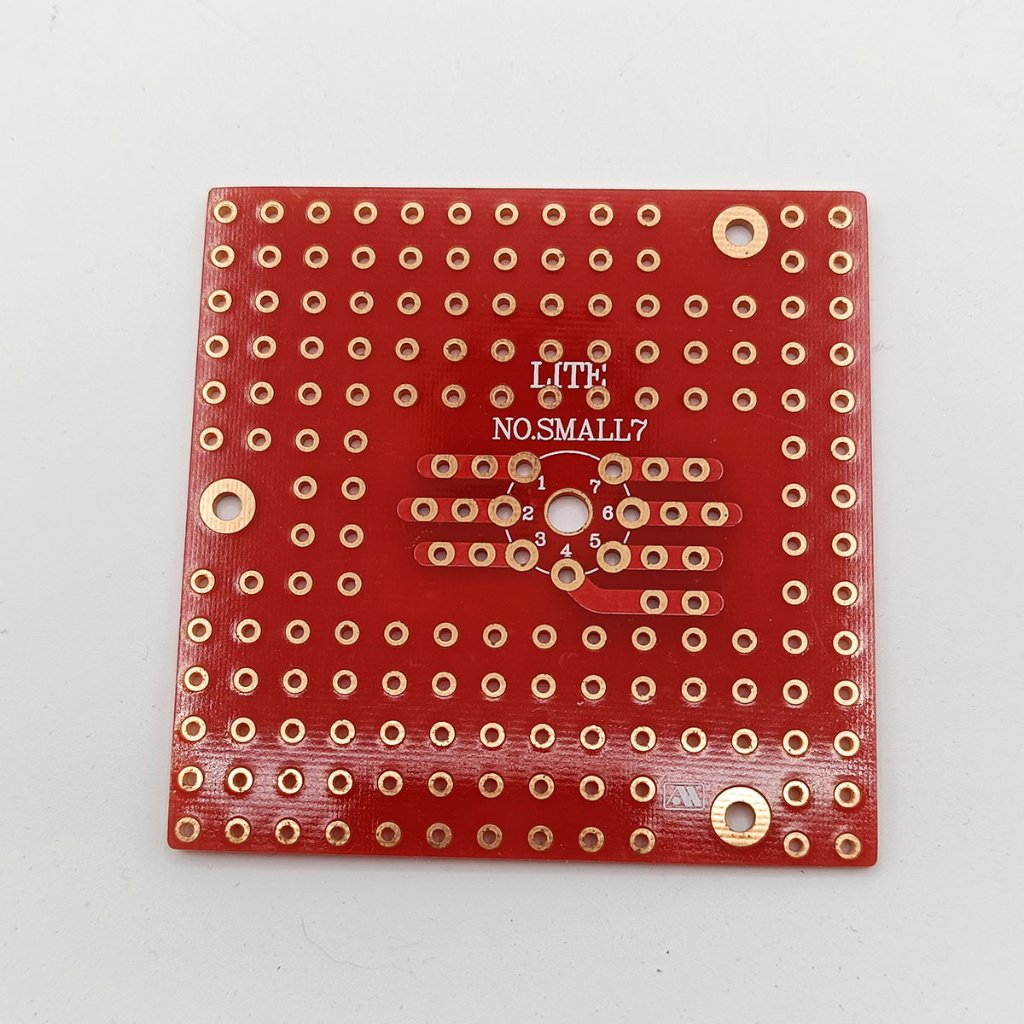 MT7ピン用ユニバーサル基板の画像