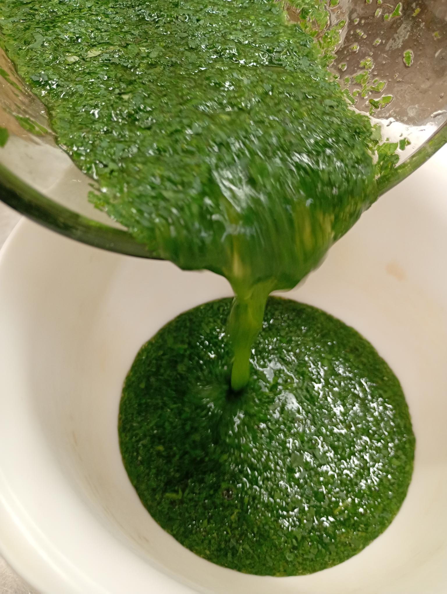 お米入り食パン　モロヘイヤ＆カシューナッツの画像