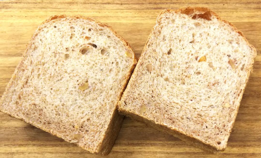 お米入り食パン　くるみと小麦胚芽画像