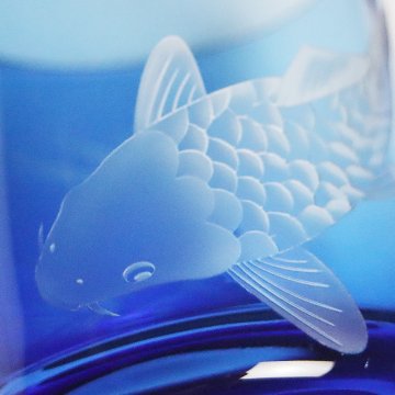 蕨硝子　緑陰の鯉　被せガラス・水色　ロックグラス　の画像