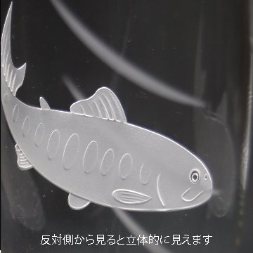 蕨硝子　山女魚のビアグラス　クリアーガラス　サンドブラスト彫刻加工　の画像
