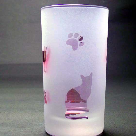 名入れ商品　ネコのタンブラー　ピンク色　ラスターガラス　蕨硝子画像