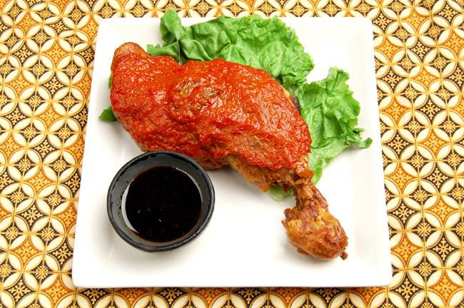 とろとろに煮込んだ特製ソースのチキンのグリル/Ayam Panggang　【Halal Chicken】画像