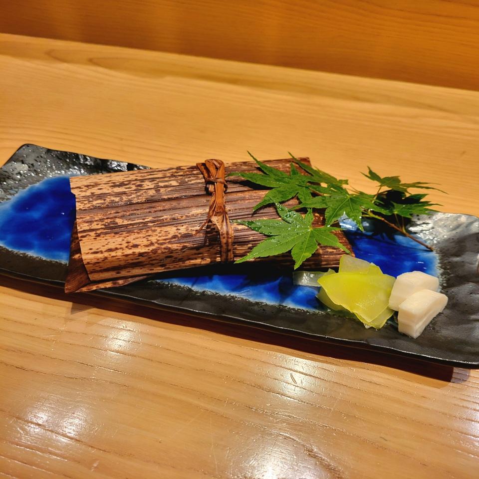 鶏の旨みたっぷりご褒美の「鶏五ご飯」２個入りの画像
