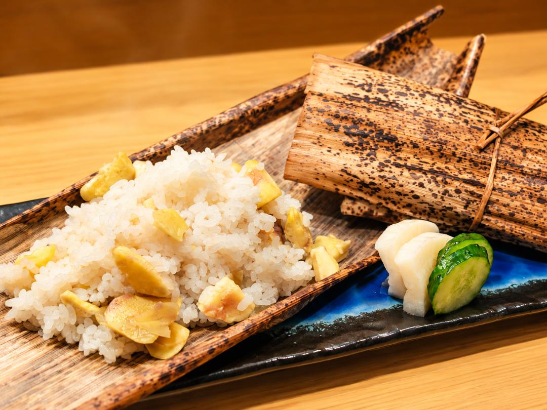 1つ1つ丁寧に栗を剥くから美味しい「栗おこわ」２個入りの画像