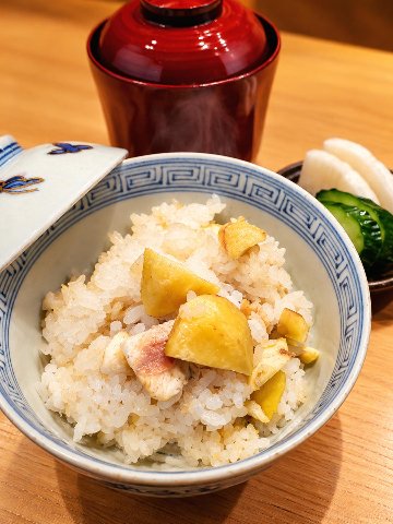 1つ1つ丁寧に栗を剥くから美味しい「栗おこわ」２個入りの画像