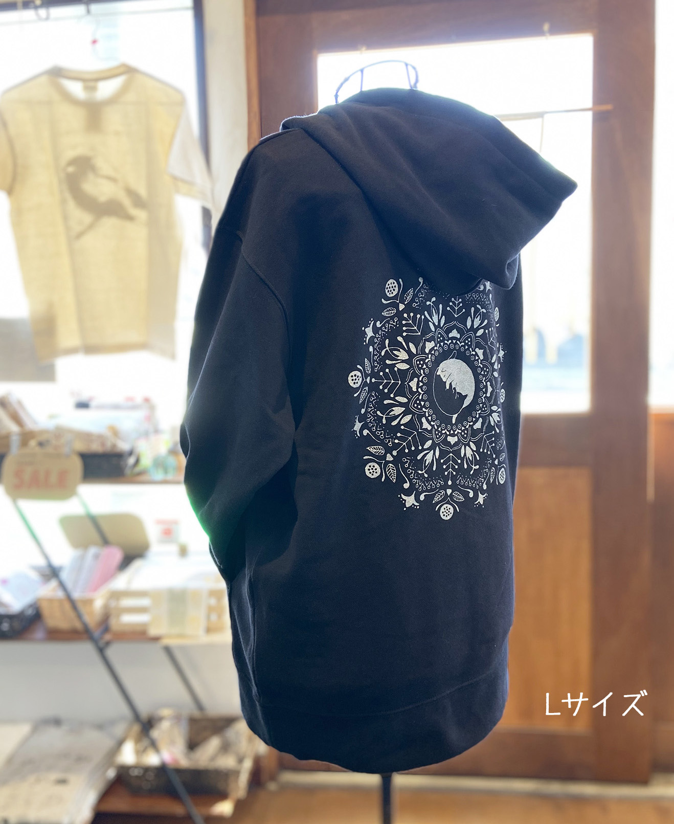 ねこの曼荼羅プルパーカー（ネイビー）の画像